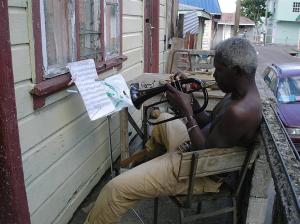 058 Antigua Saxophon-Spieler (Medium)