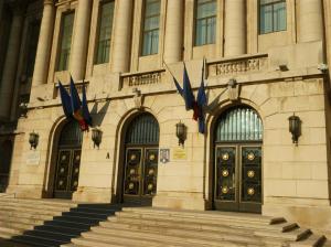 Ceaușescu hielt hier auf dem Balkon im Dezember 1989 seine letzte Rede. Dann flohen er und seine Frau mit einem Hubschrauber.