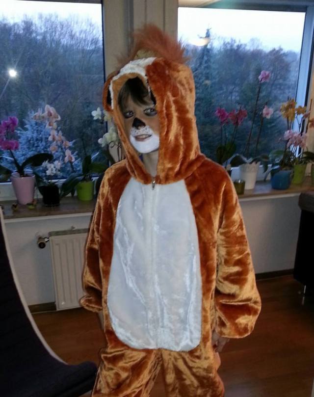 Unser Menschenkind: Josh kam als Fuchs./Human kid Josh as Fox.