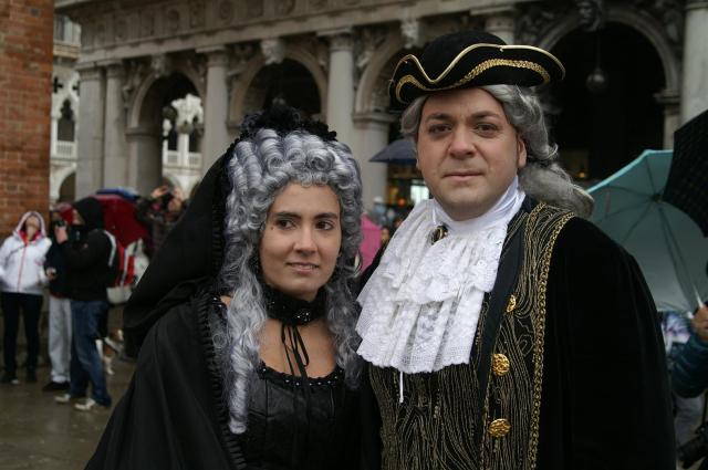 Für Kostüme aus dem 17. Jahrhundert haben sich Giada und Paulo entschieden.