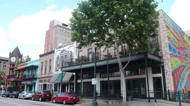 Das ehemalige Baker-Travis Building wurde circa 1861 gebaut und ist das zweitälteste Gebäude in Houston.