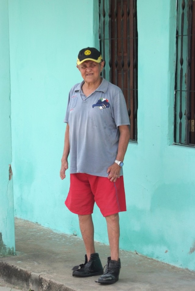 Flavio vor seinem Elternhaus in Bom Fim.