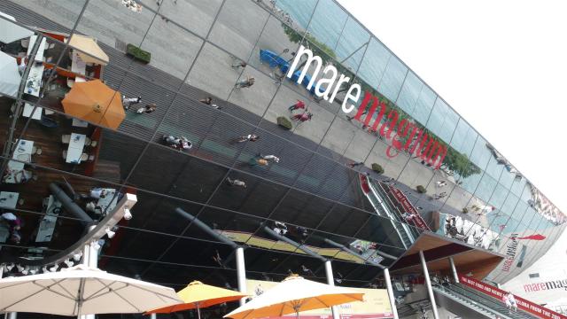 Shopping in Maremagnum.