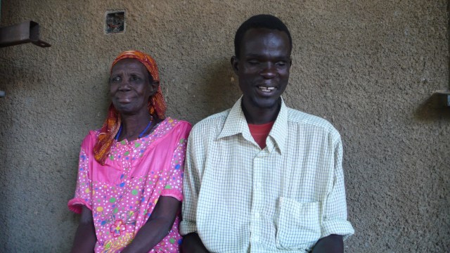 Tereza mit ihrem blinden Sohn Lawrence.