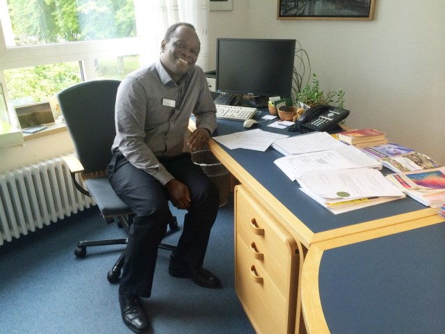 Dr. Jose Marie Koussemou aus Benin macht sich Sorgen um seine Landsleute.