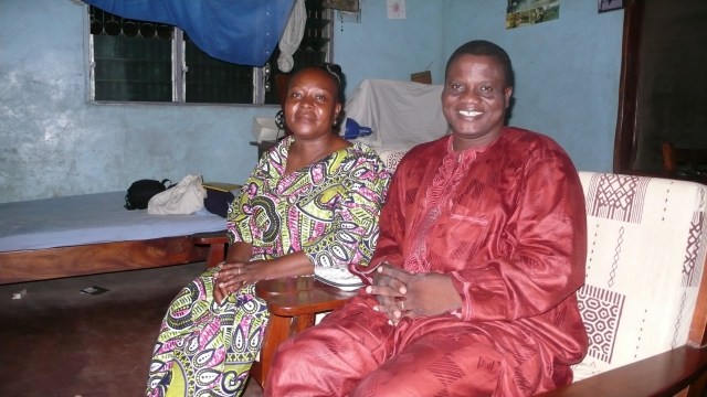 Geoffroy Gantoli und seine Frau hören regelmäßig die Nachrichten aus den Nachbarländern.