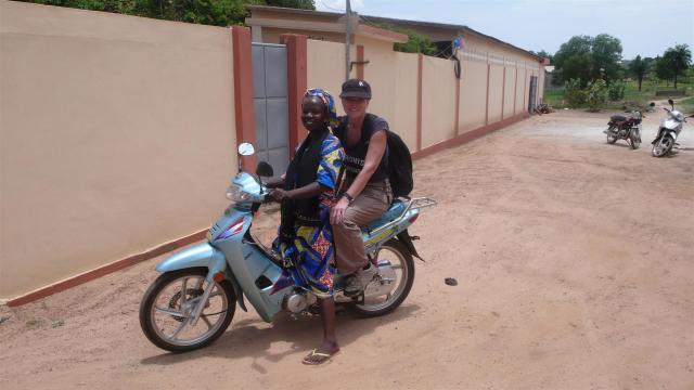 Mit dem Moped unterwegs in Parakou/Benin/Motorbike ride in Parakou/Benin.