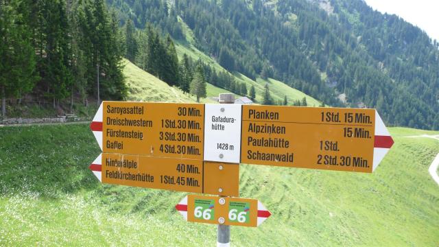 Wandern in Liechtenstein./In the mountains of Liechtenstein.