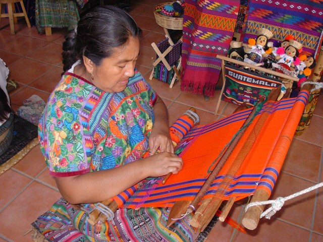 203 San Antonio Aguas Calientes Kunsthandwerkszentrum Frau  (Large)