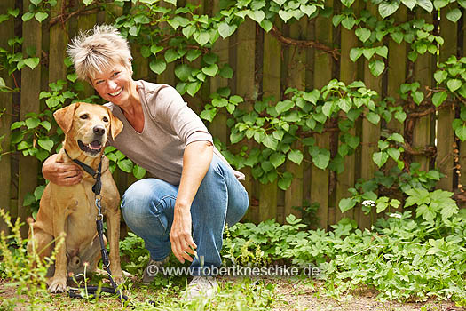 Mit ihrem Herzenshund Lasko.