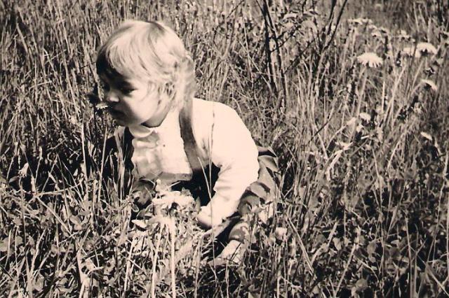 Sabine mit Blumen 001