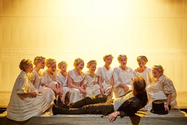 _n4a6087zarahh1p_20161007_1525237805-large