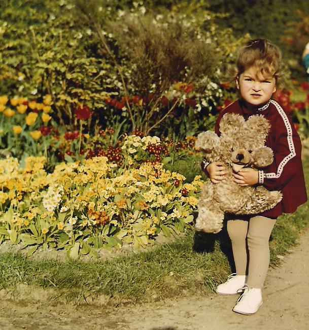 Sabine mit Teddy 001