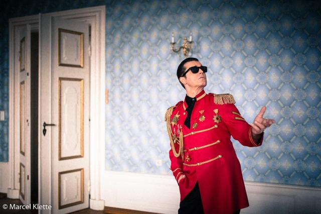 Alexander Kerbst als Falco