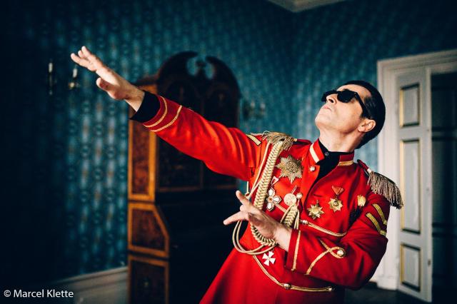 Alexander Kerbst als Falco