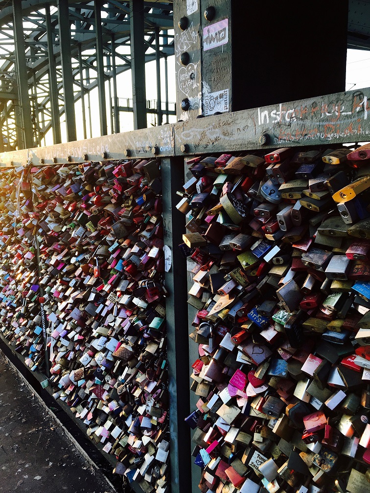 08 Hohenzollernbrücke_Liebesschlösser 0920