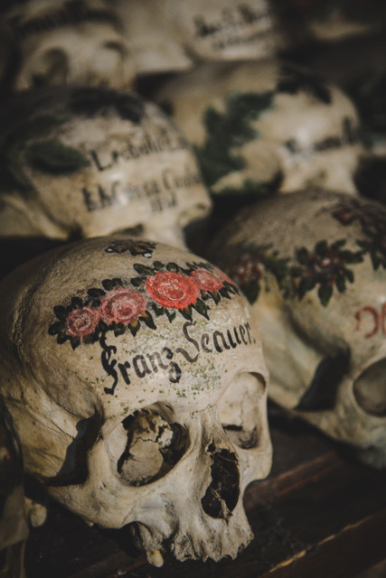 Hallstatt-Beinhaus-Totenkopf-Foto-Edwin-Husic